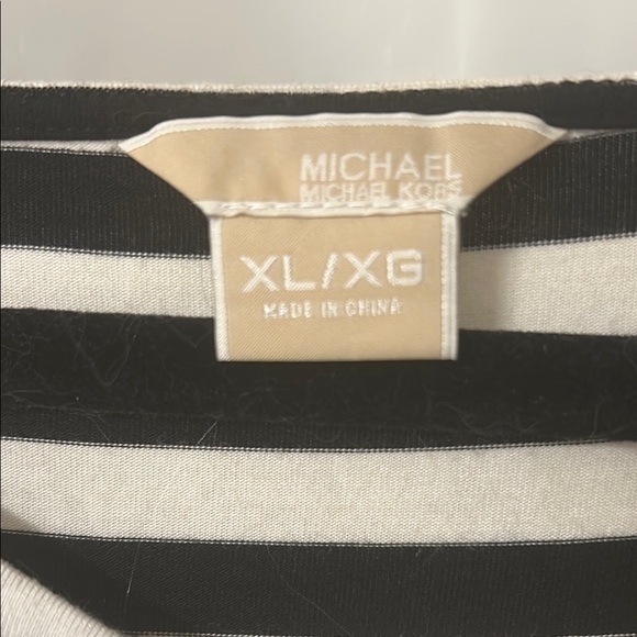 Michael.Kors Black  and White striped Relaxed 3/4‎ Sleeve top.       Size xl - Picture 7 of 8